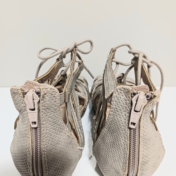 women's Earth Spirit Kendra Gladiator wedge sandals is back zip , colorTaupe, - Picture 4 of 7